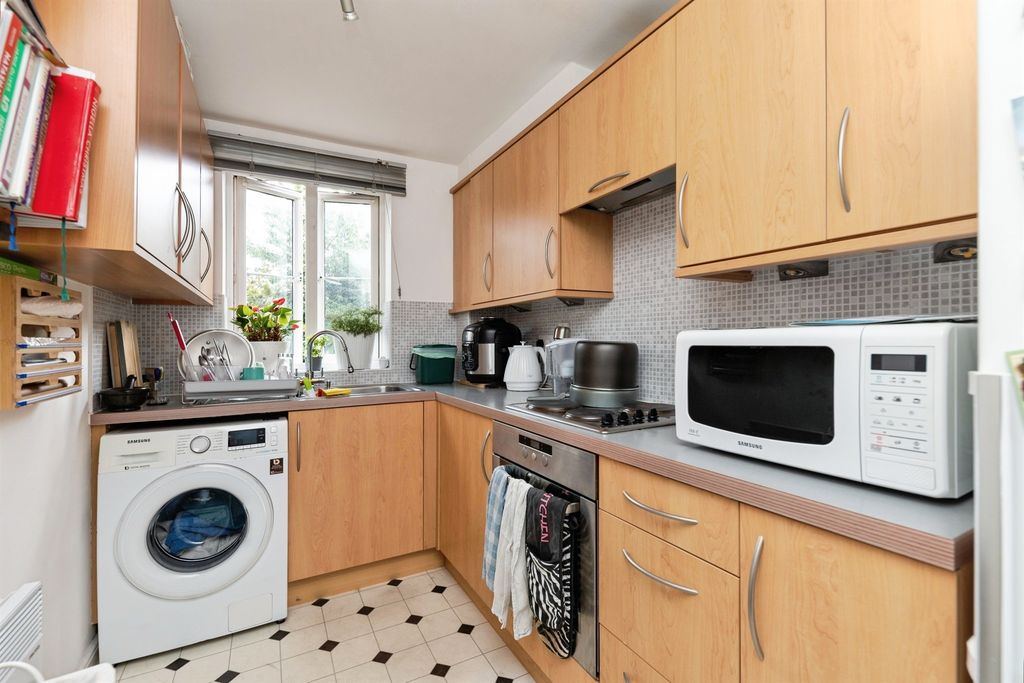 Property photo 3 of 17