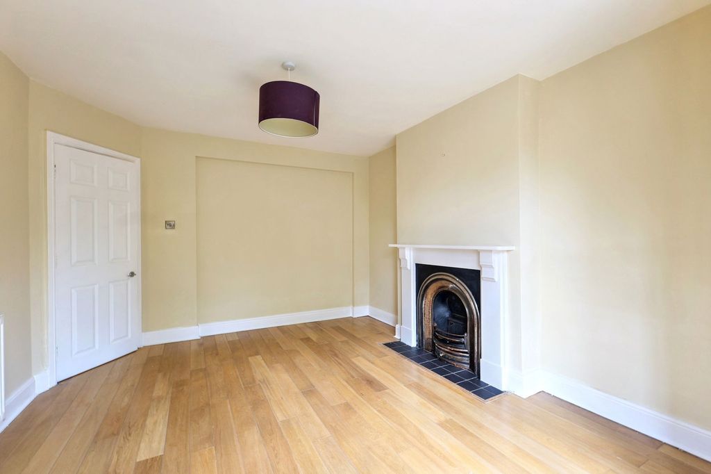 Property photo 3 of 15 Img_2063_1759430159459.Jpeg