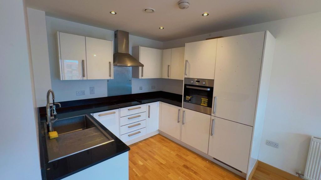 Property photo 2 of 10 Kitchen
