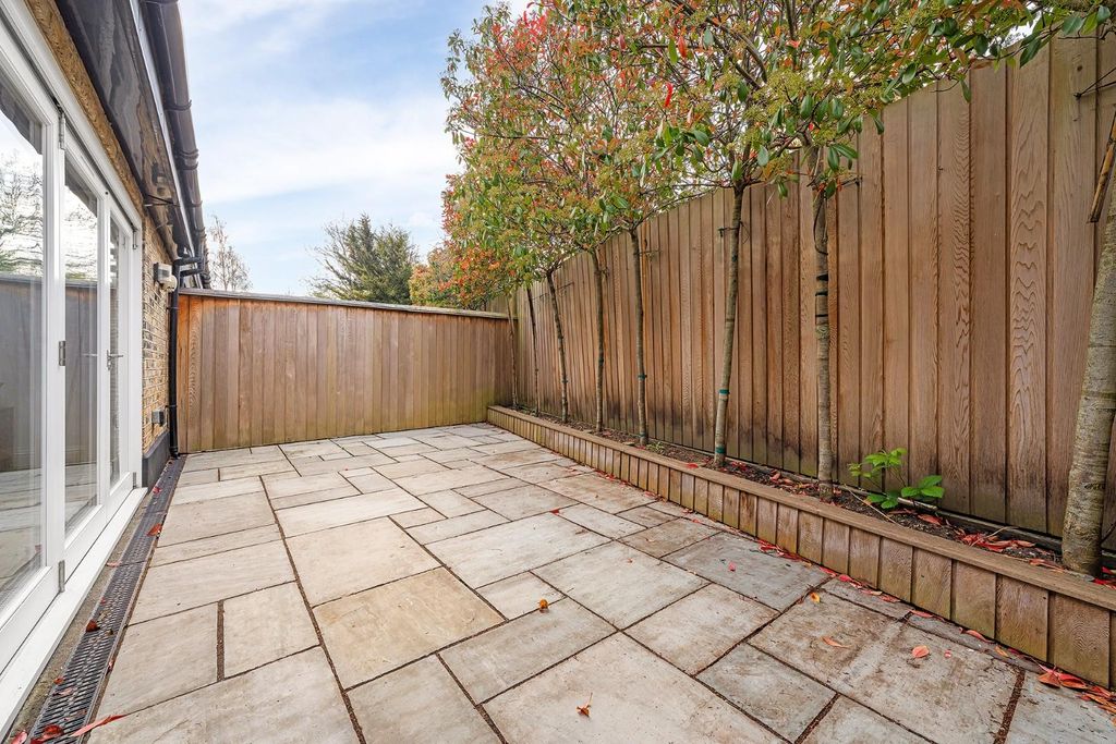 Property photo 3 of 17 Garden.Jpg