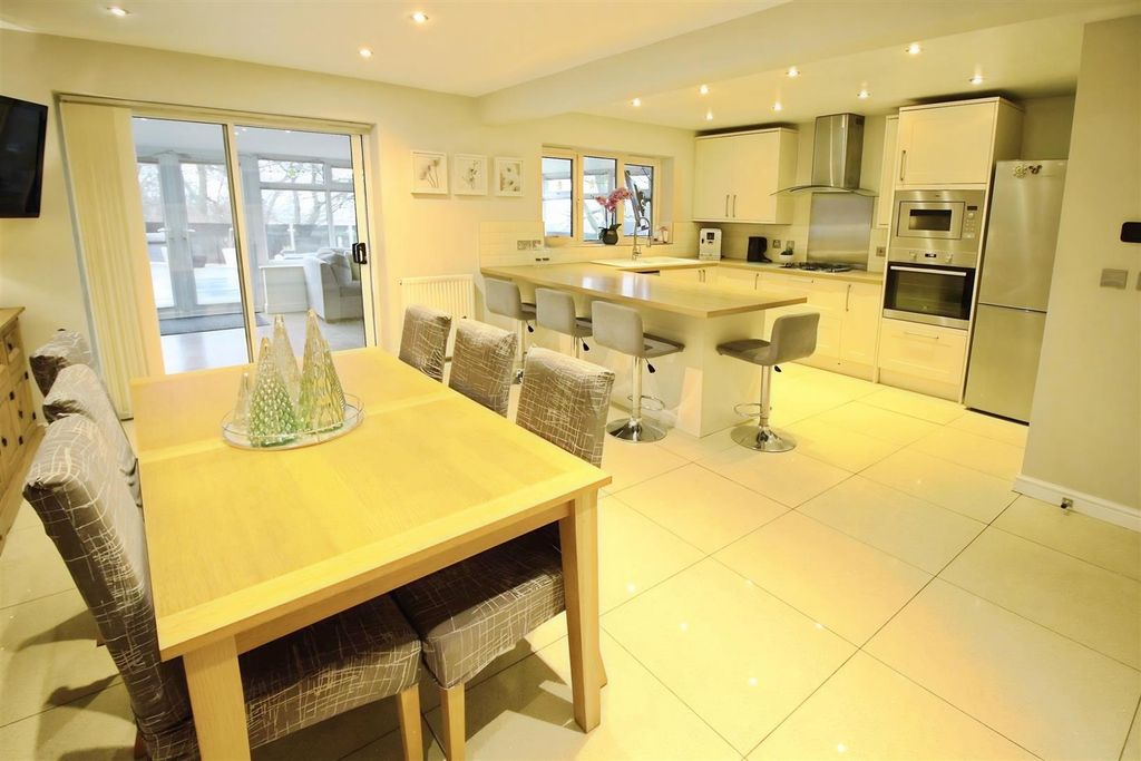 Property photo 3 of 31 Kitchen/Diner