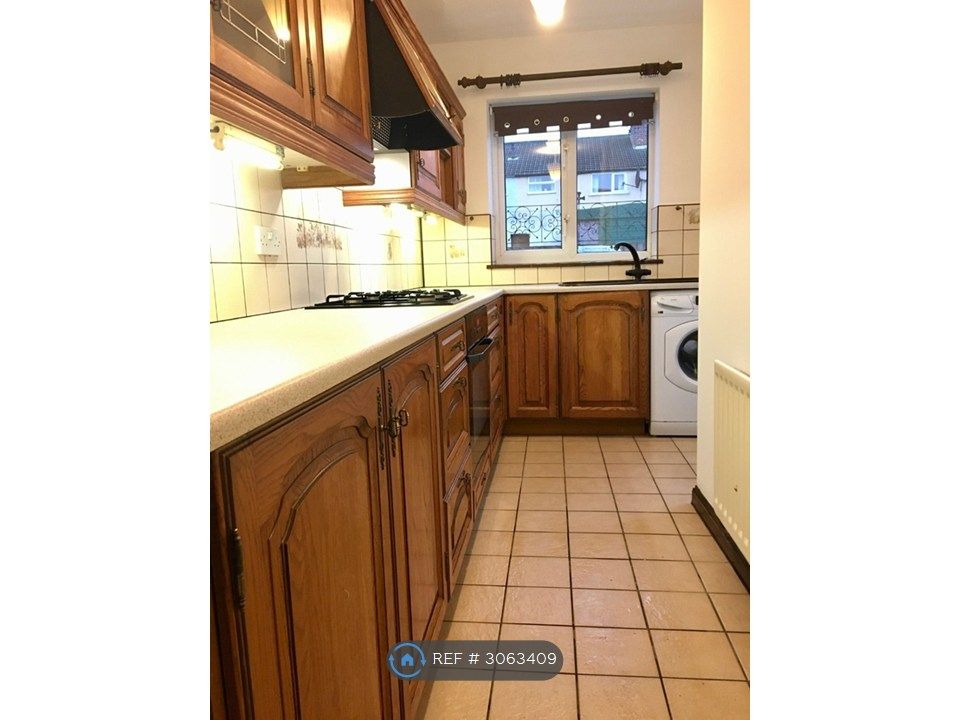 Property photo 2 of 9 Kitchen