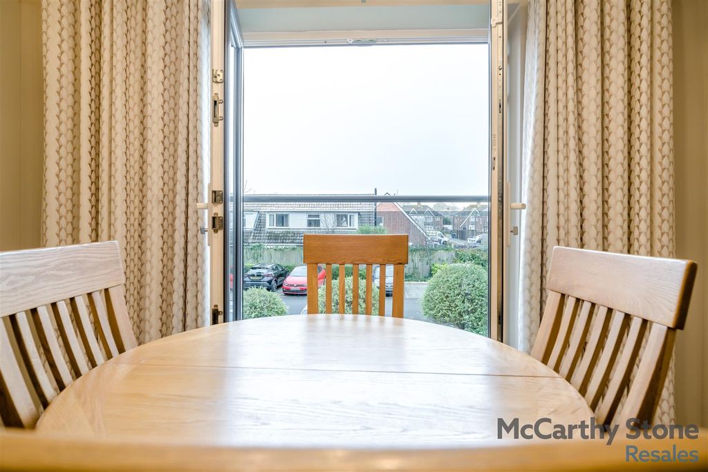 Property photo 3 of 30 8672327-Interior04.Jpg