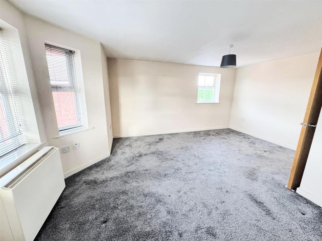 Property photo 2 of 6 Open Plan Lounge