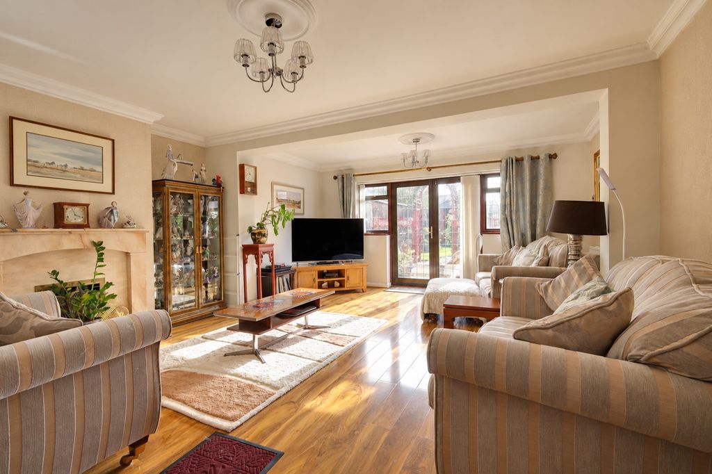 Property photo 2 of 15 5592091