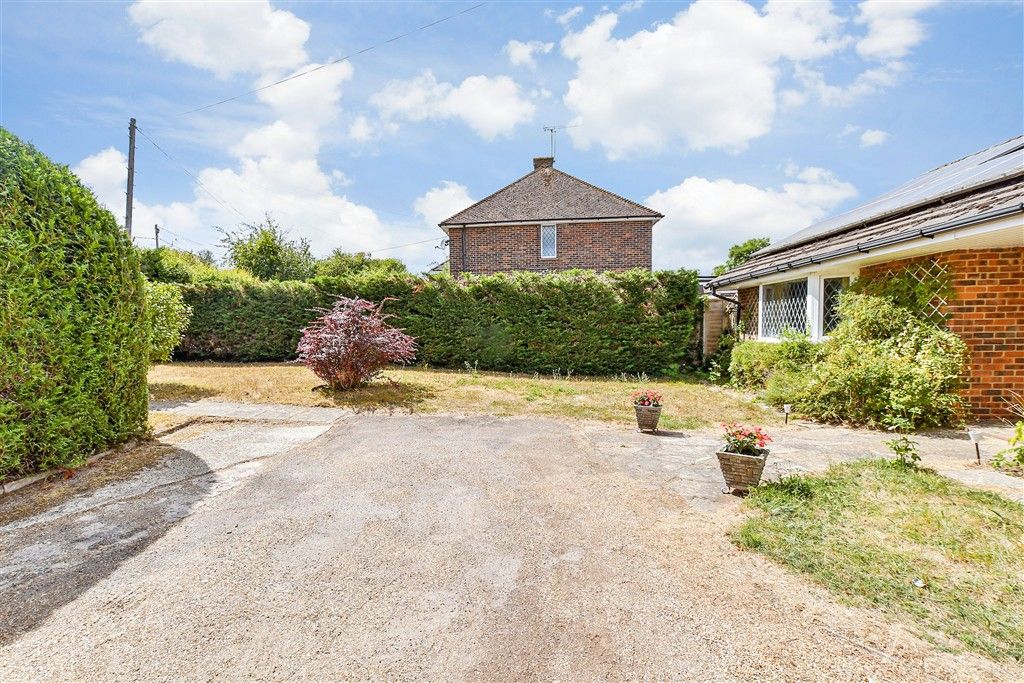 Property photo 1 of 18 Front Garden