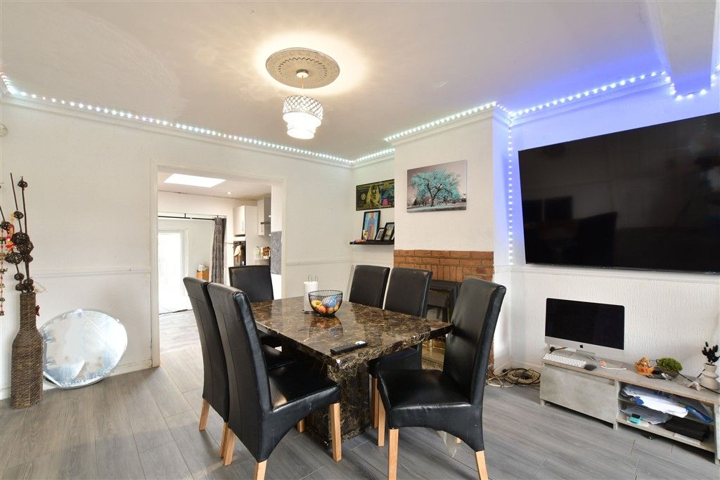 Property photo 1 of 9 Lounge/Dining Area