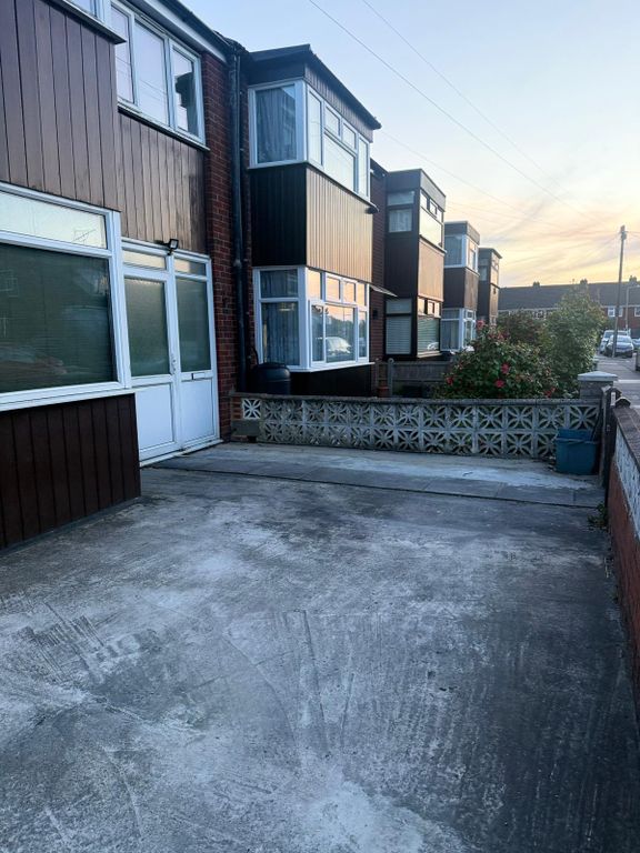 Property photo 2 of 9 Gallery