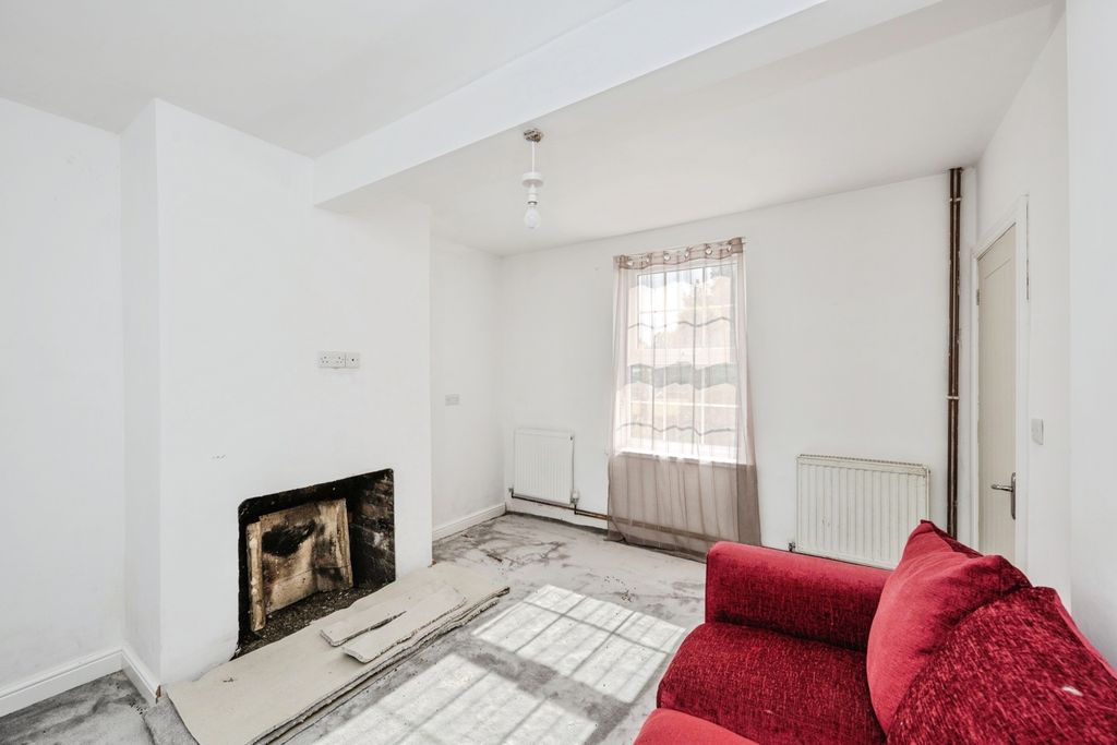 Property photo 3 of 19 Pbox-Img.Jpg