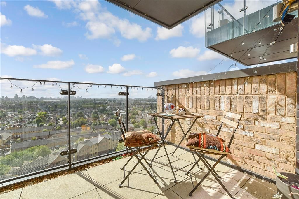 Property photo 2 of 22 Balcony / Terrace