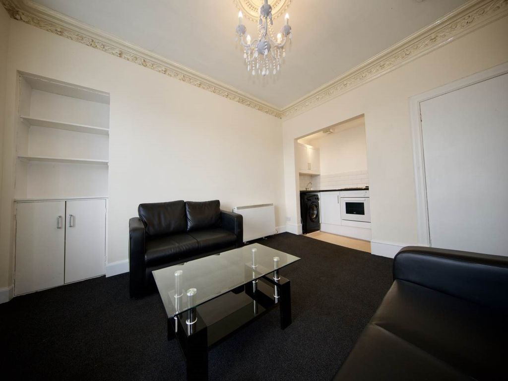 Property photo 1 of 8 69 Lounge