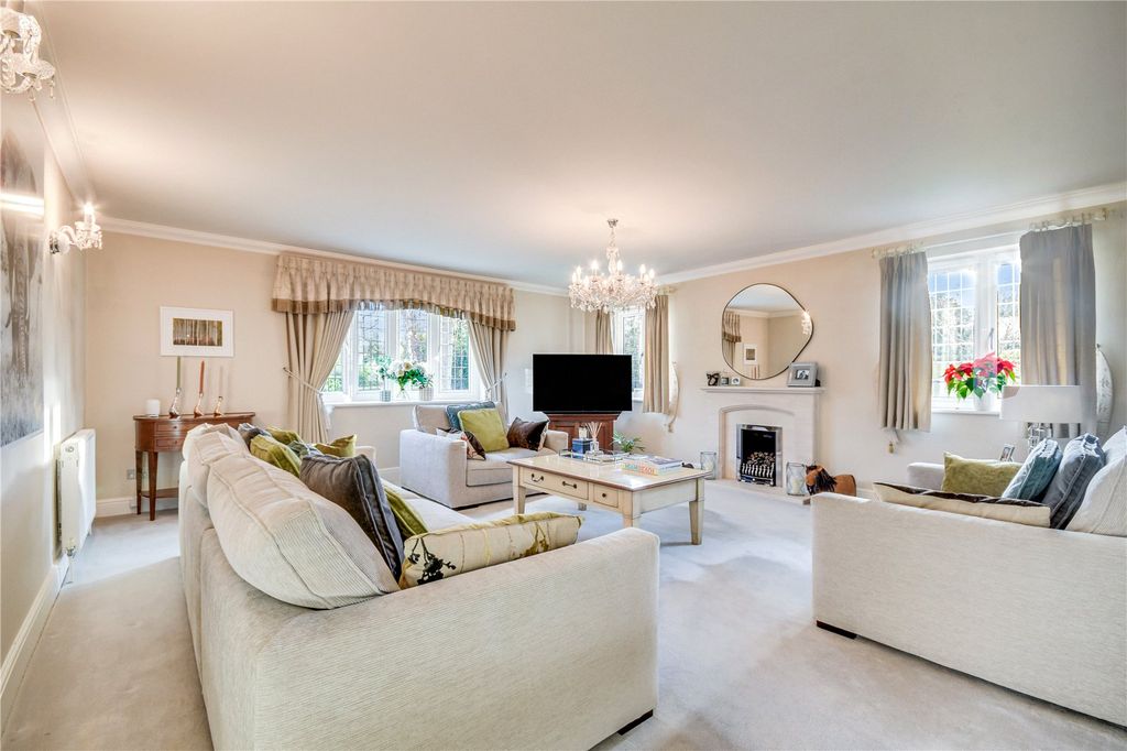 Property photo 3 of 21 Sitting Room