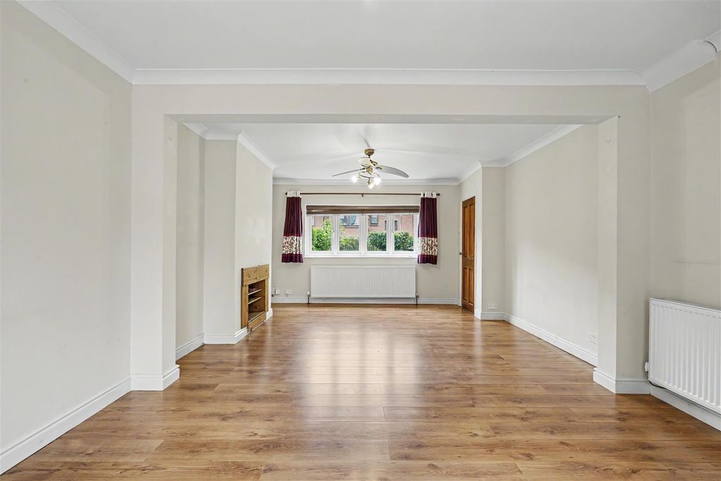 Property photo 3 of 21 Lounge Diner 1_3.Jpeg