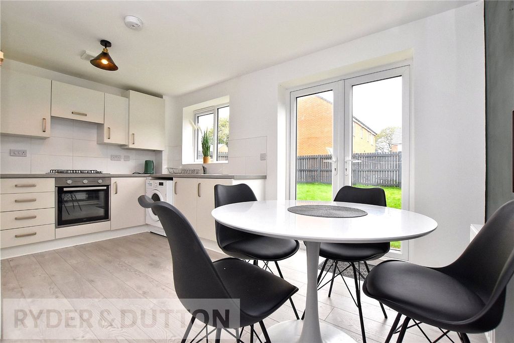 Property photo 3 of 17 Kitchen Diner