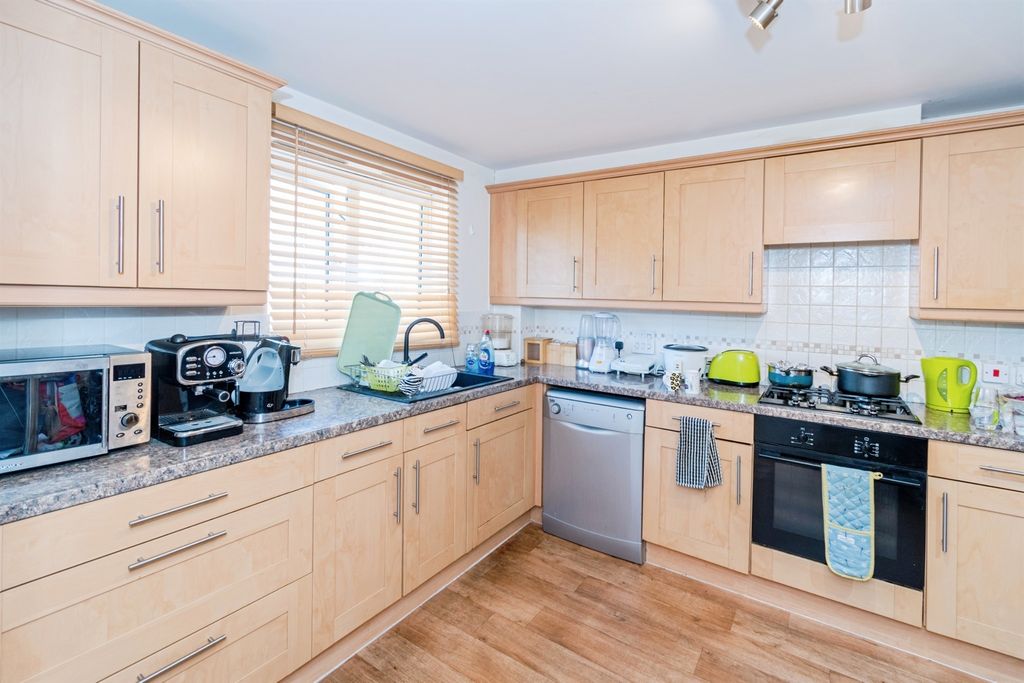 Property photo 2 of 16