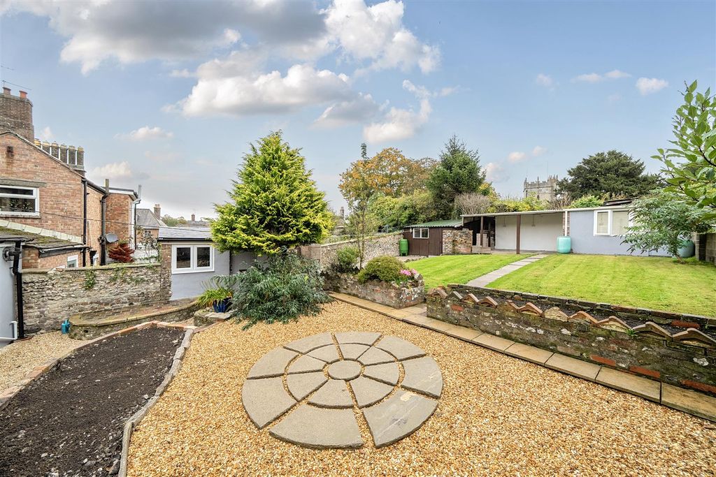 Property photo 2 of 15 Garden