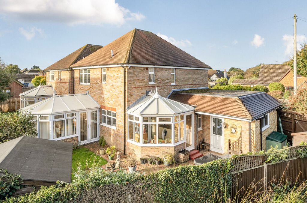 Property photo 2 of 20