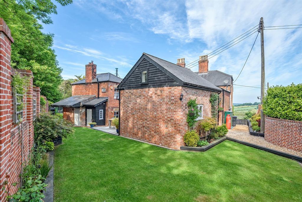 Property photo 3 of 31 1298061-3-682c3B49A2Dea-Arw.Jpg