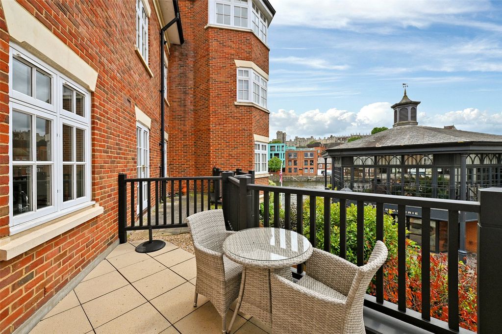 Property photo 1 of 13 Balcony