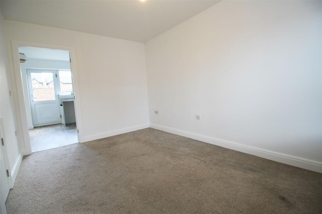 Property photo 2 of 15 Lounge.,.Jpg