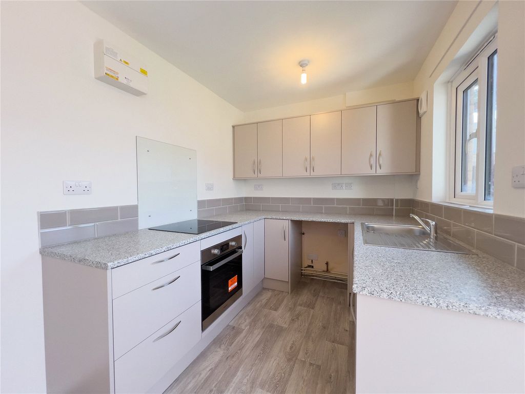 Property photo 2 of 16 Picture No. 11