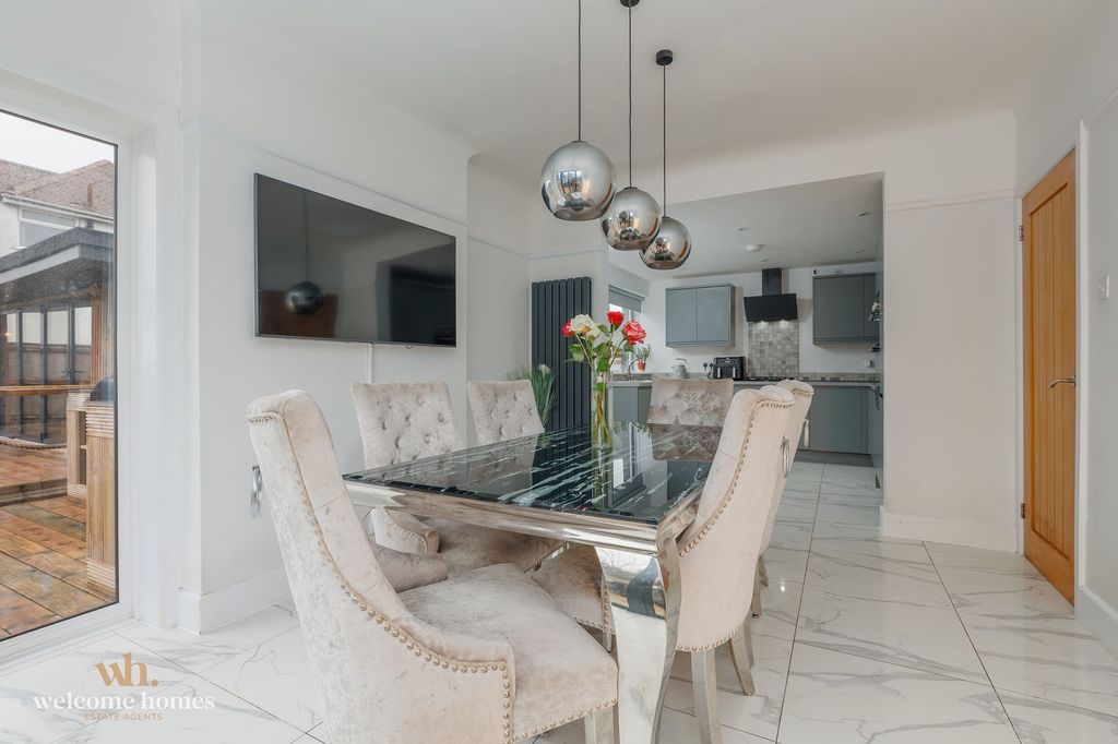 Property photo 3 of 28