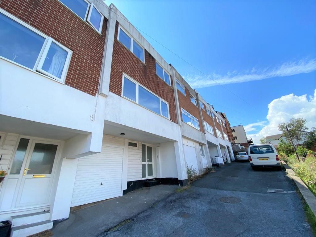 Property photo 1 of 10 Exterior