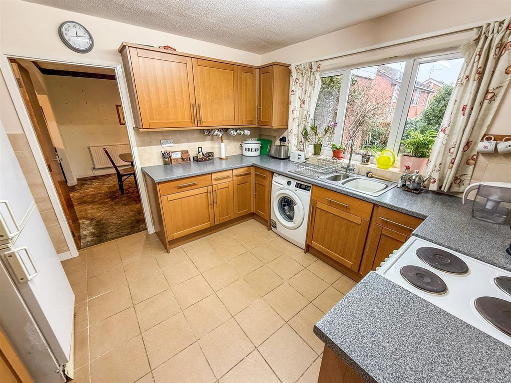 Property photo 3 of 22 Kitchen