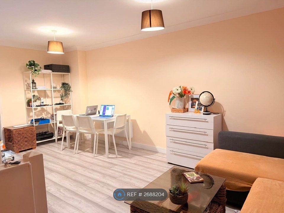 Property photo 2 of 14 Hall