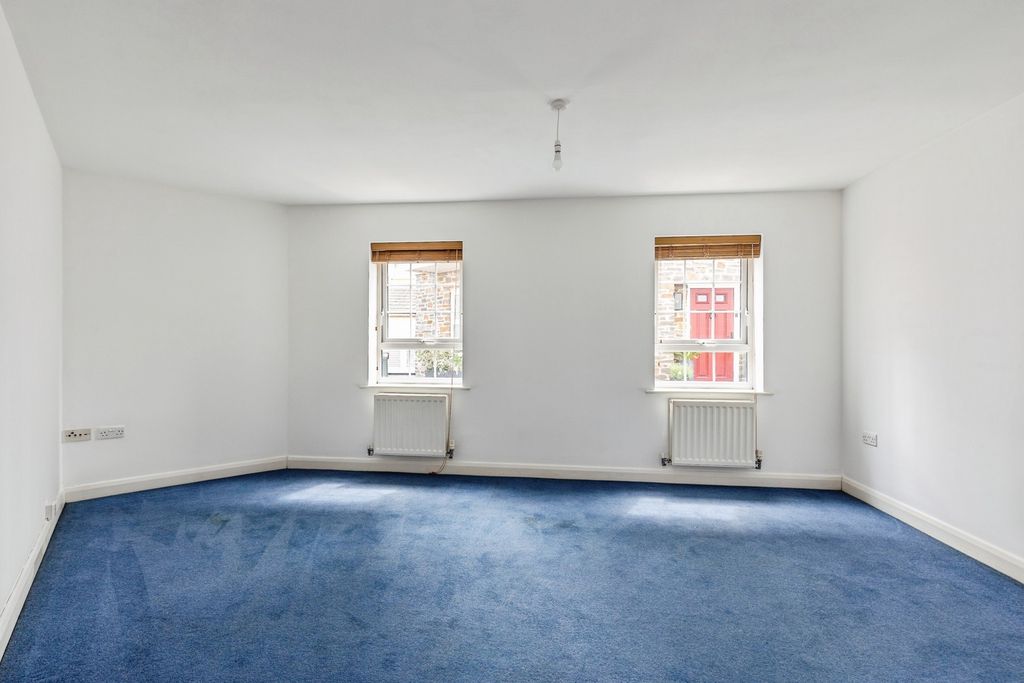 Property photo 3 of 12 Photo