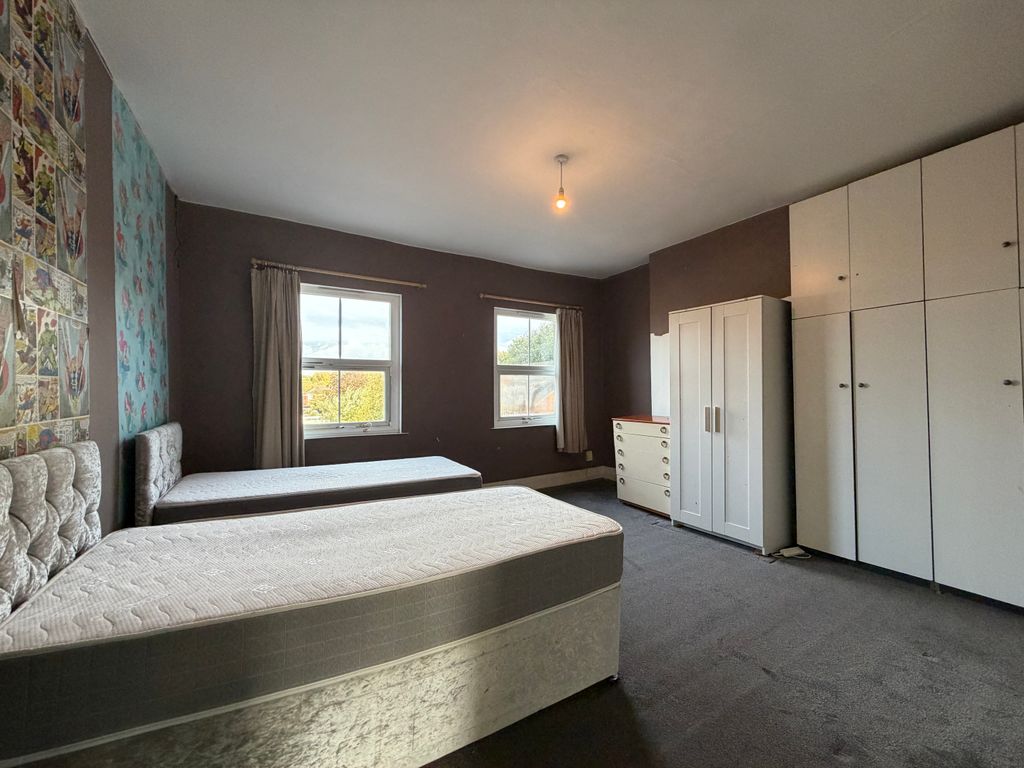 Property photo 3 of 5