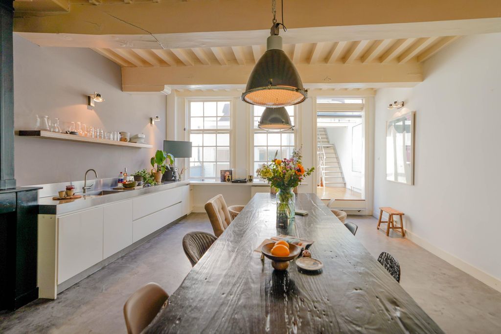 Property photo 3 of 82