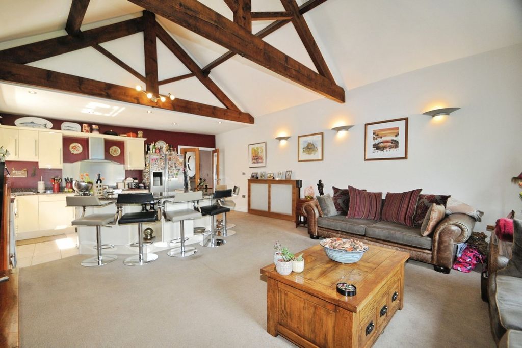 Property photo 2 of 18
