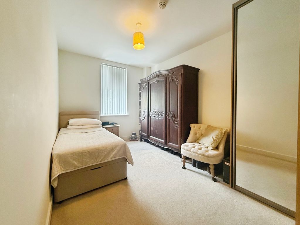 1 bed flat for saleWinchester Road, Basingstoke, Hampshire RG21 photo 5