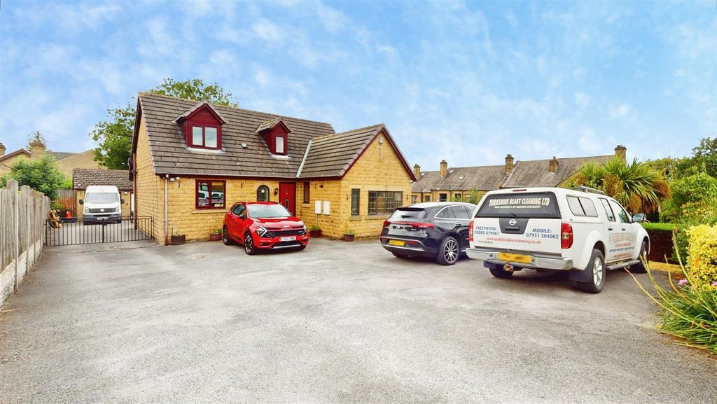 Property photo 2 of 18 External