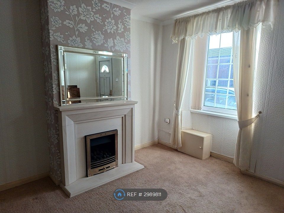 Property photo 1 of 7 Living Room