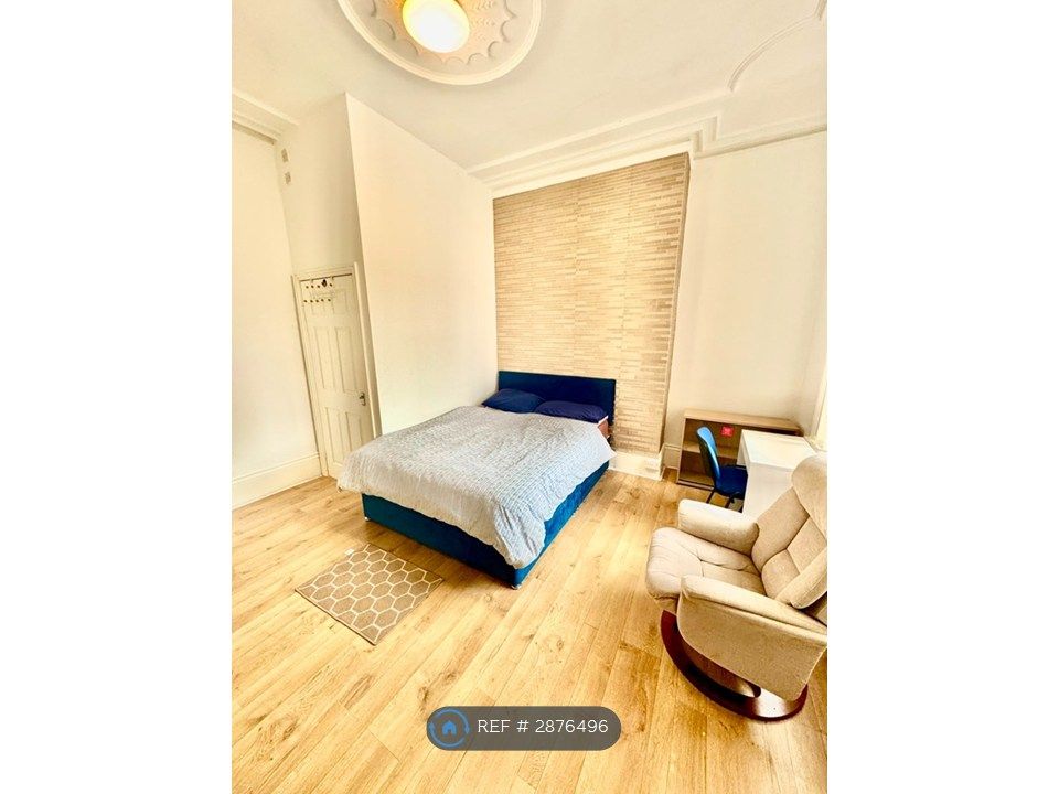 Property photo 1 of 14 Room 2