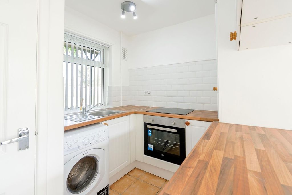 Property photo 2 of 5 Kitchen
