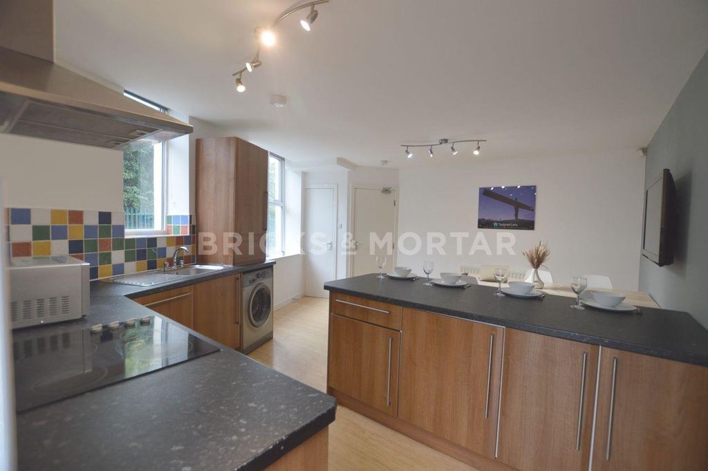 Property photo 2 of 14 4Pf8Qdmg.Jpeg