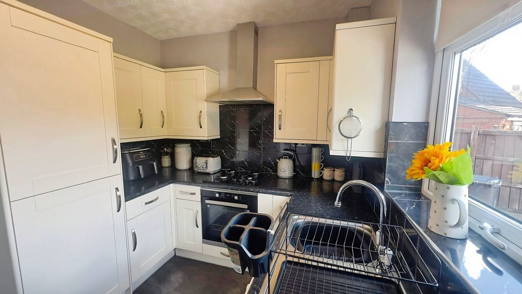 Property photo 3 of 32