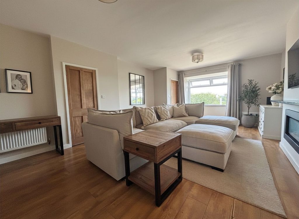 Property photo 2 of 14 Longe