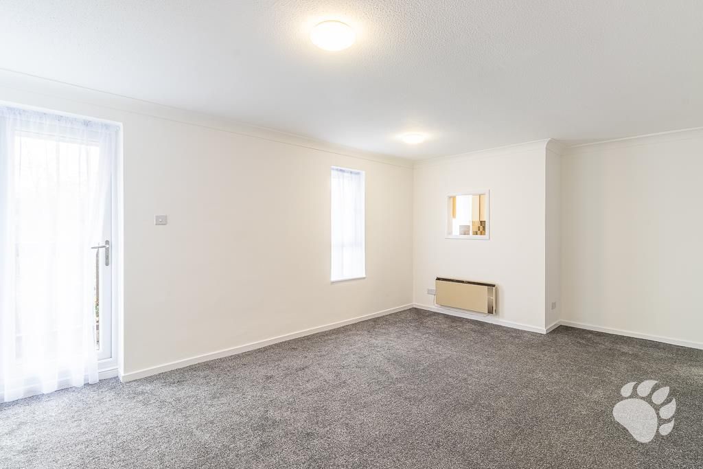 Property photo 3 of 19 Lounge