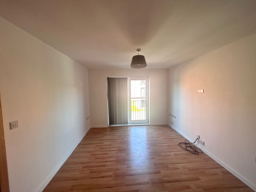 Property photo 3 of 6 Lounge 1