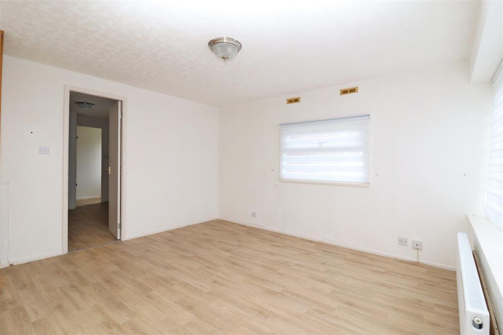 Property photo 3 of 11 2.Jpg