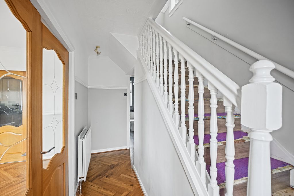 Property photo 3 of 32
