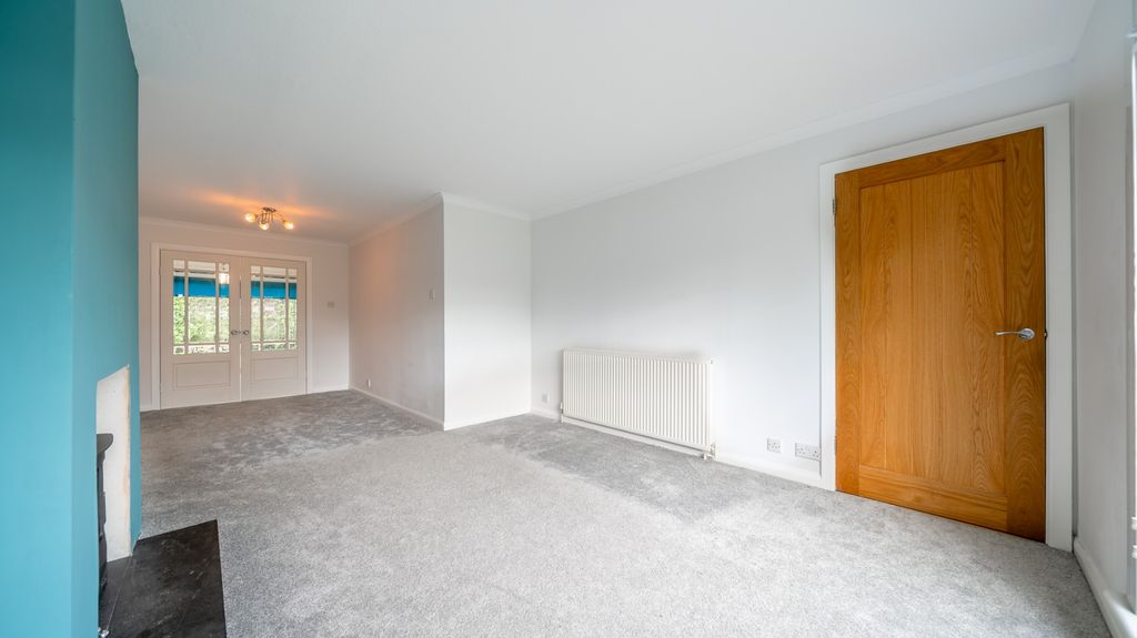 Property photo 2 of 28