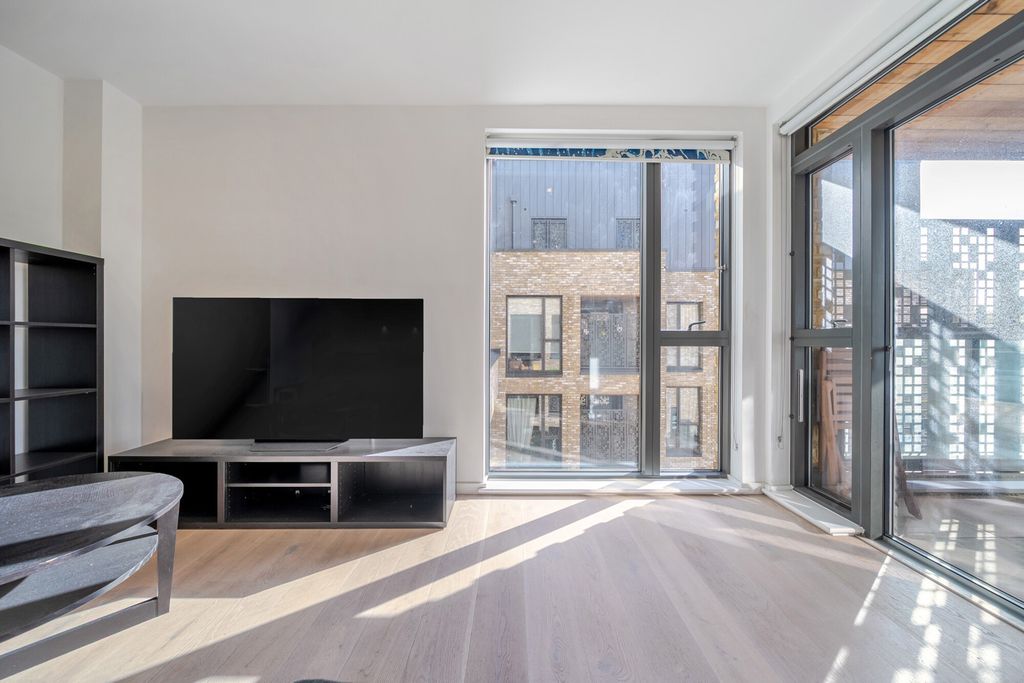 Property photo 2 of 19 1535913-2-1A139cc...