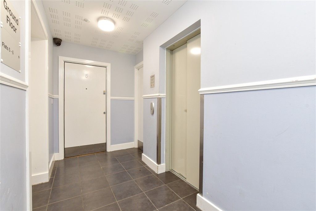 Property photo 2 of 9 Internal Feature