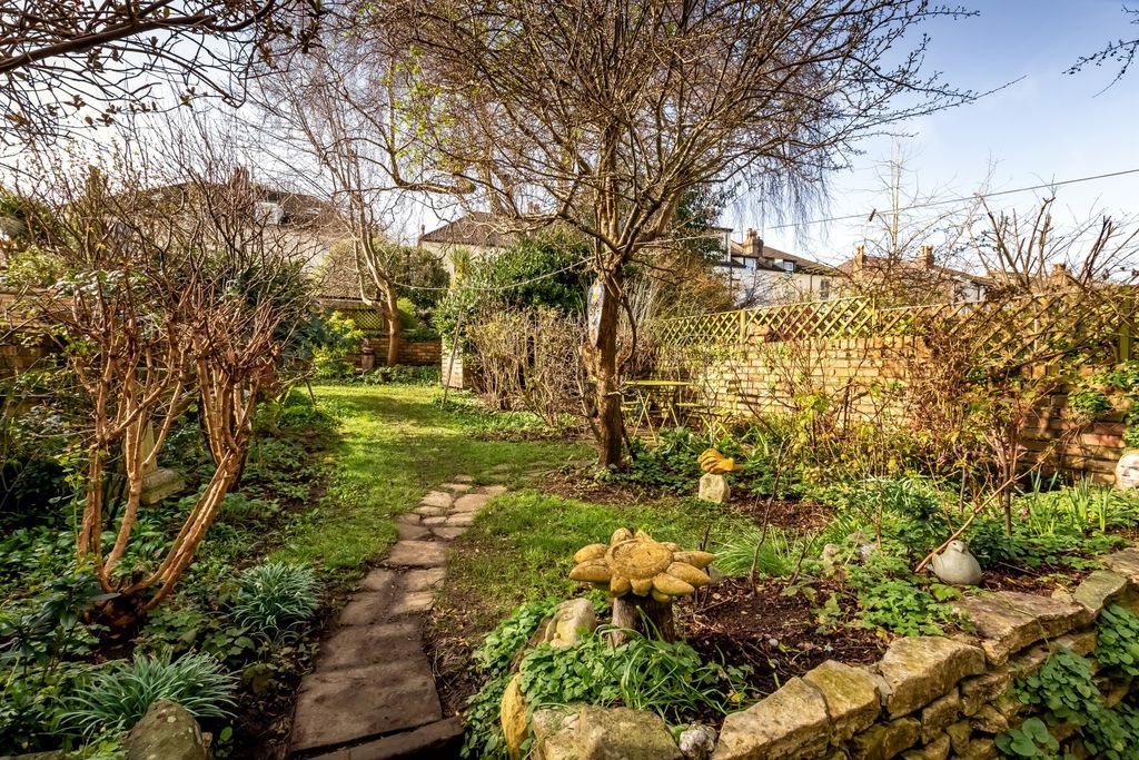 Property photo 2 of 19 Garden