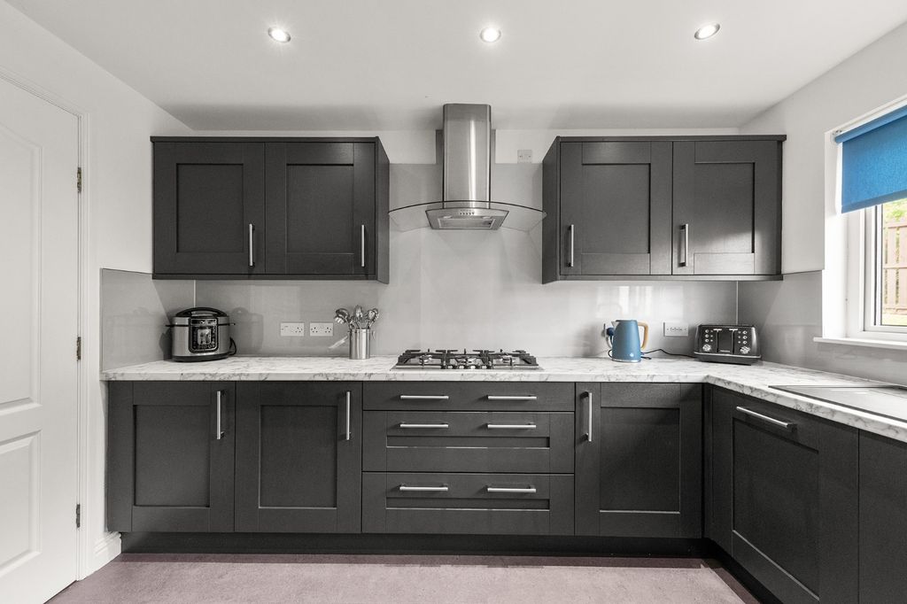 Property photo 3 of 40 4379516